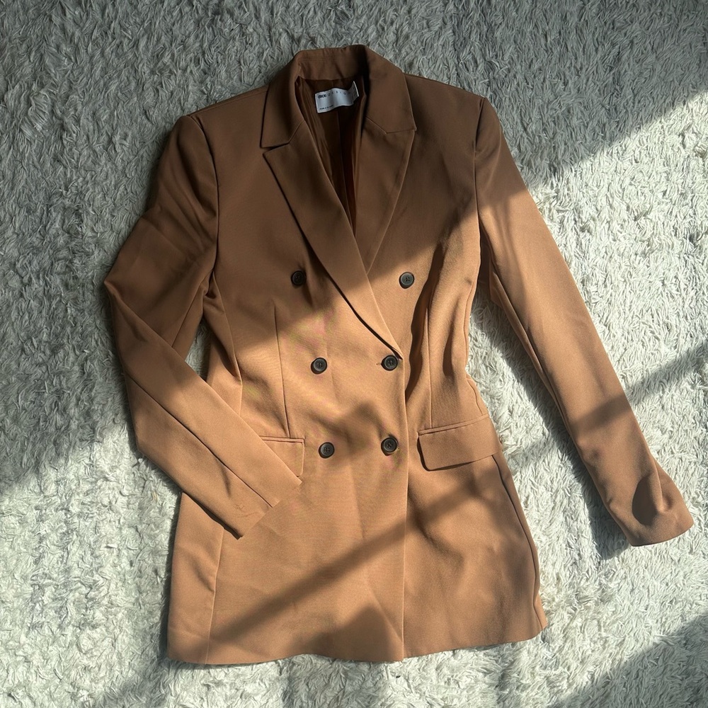 Double breasted tailored blazer in brown camel